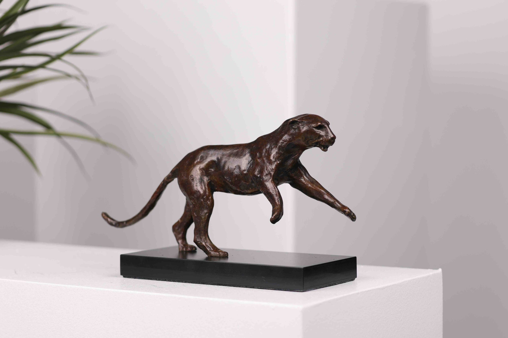 Running Leopard Maquette